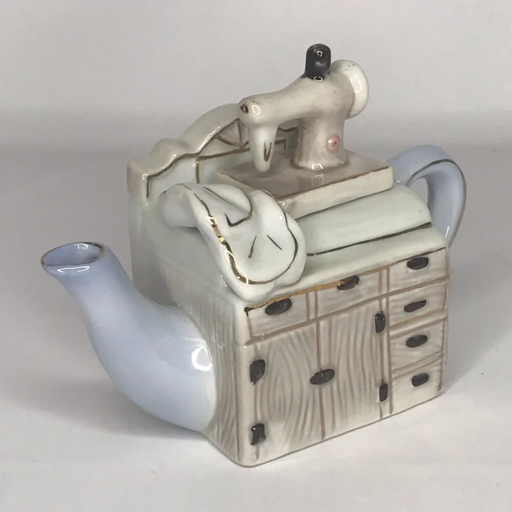 Trinket Box Mini Tea Pot‎ Sewing Machine Cabinet With Lid Porcelain Collectible